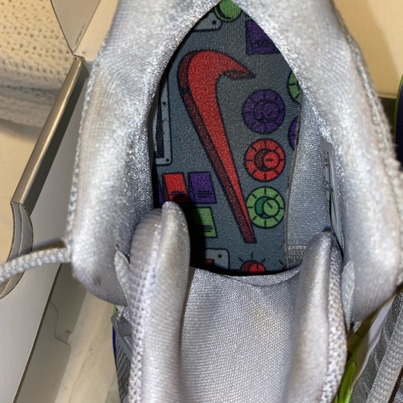 Nike Kyrie 5 Wolf Gray Lime, Size 6Y (5.5 ladies) /2019 Ltd. Edition Kyle Irving - Picture 4 of 10
